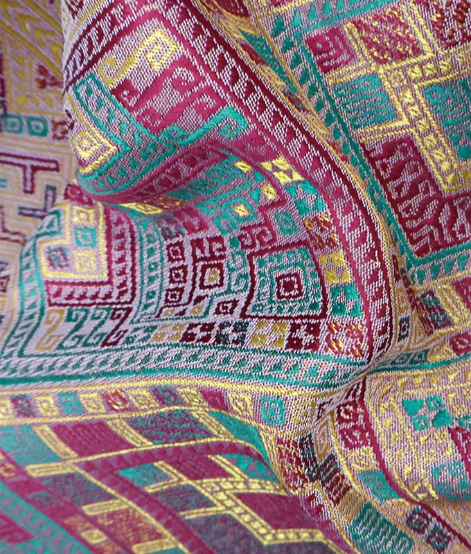 Silkelignende polyester jacquardstoff for Thai Pha Sinh Sarong